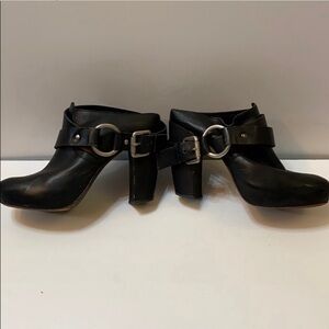 Vera Wang Black Mules- Lavender Label